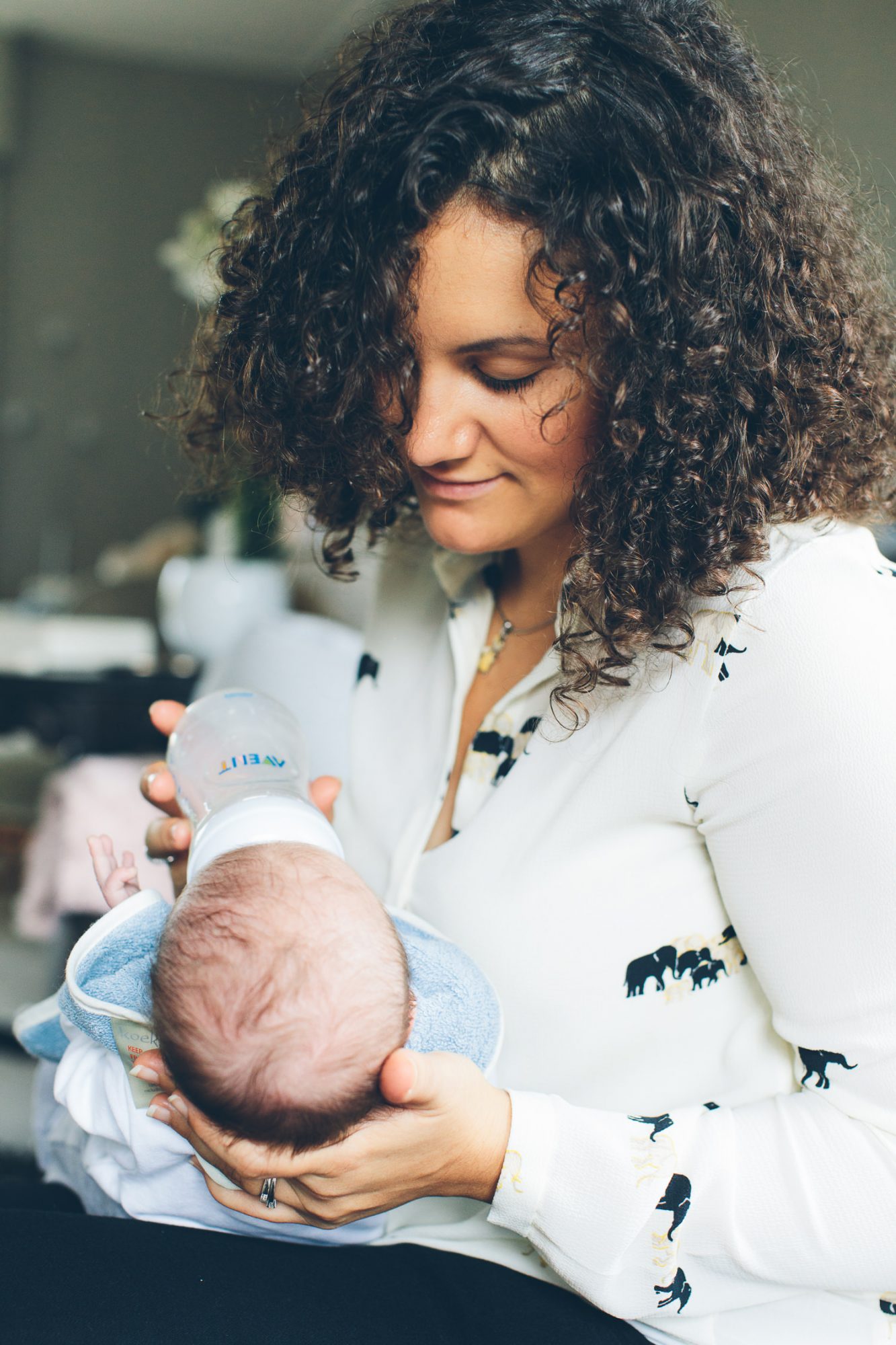 newborn mama papa fotoshoot zwart wit babyfotografie