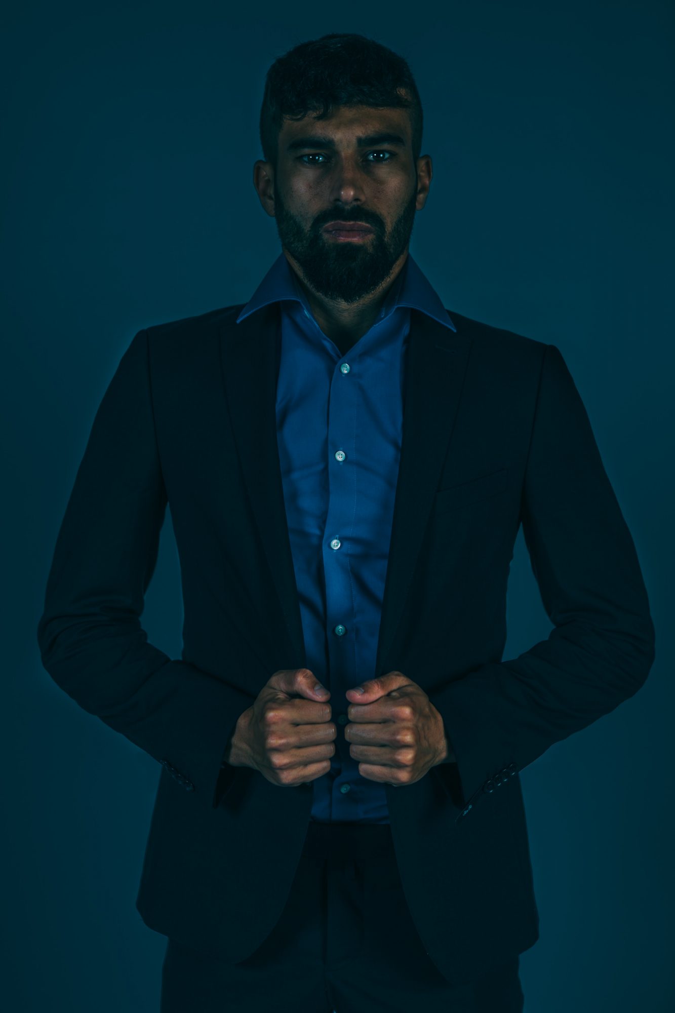 rezaeian ramin portret kostuum kvoostende