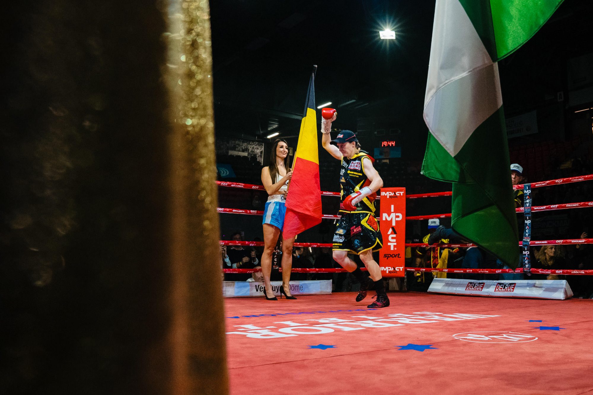delfien persoon oostende worldtitle super featherweights bedrijfsfotografie sport bokesen 7