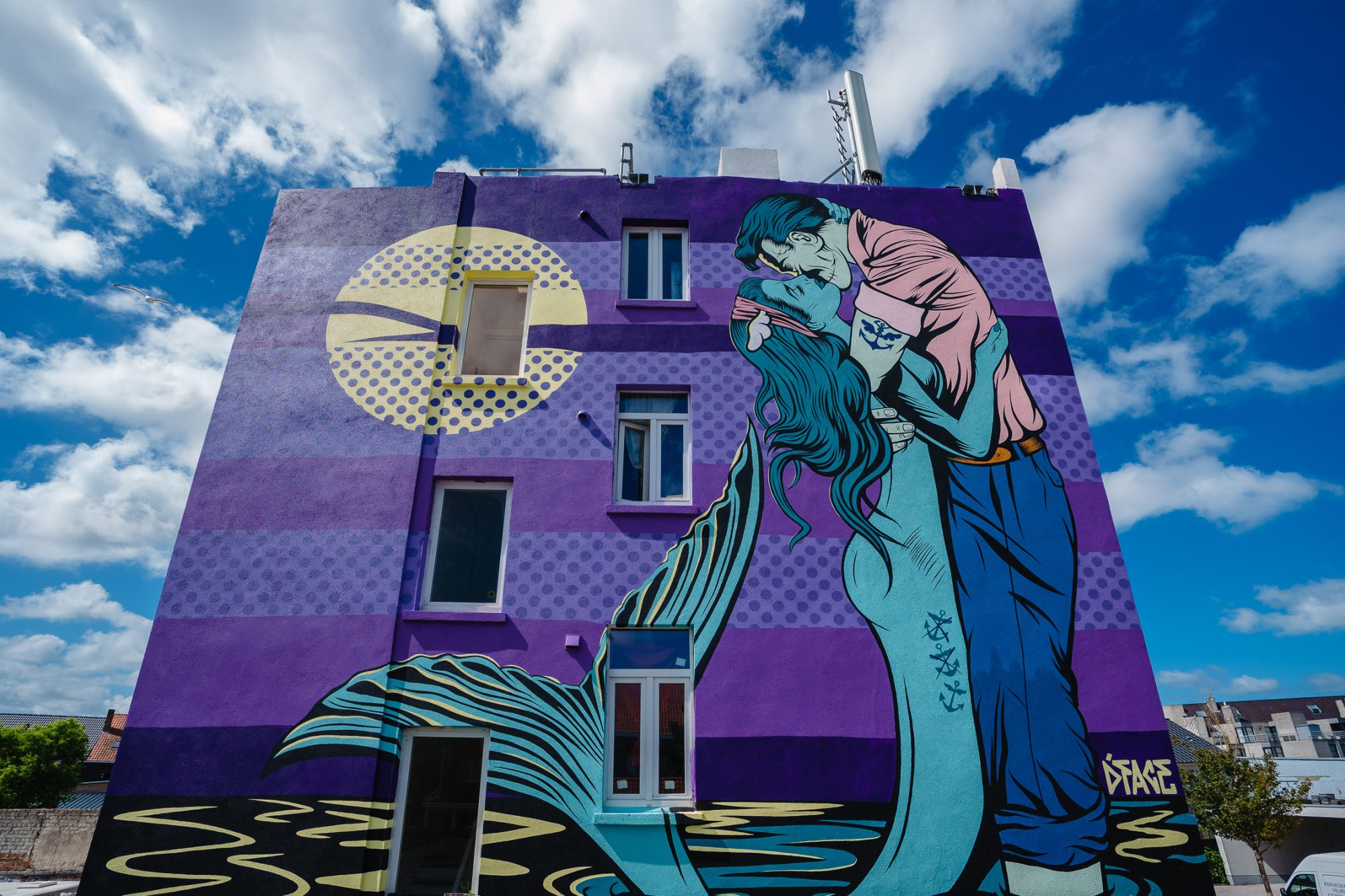 dface the crystal ship oostende streetart