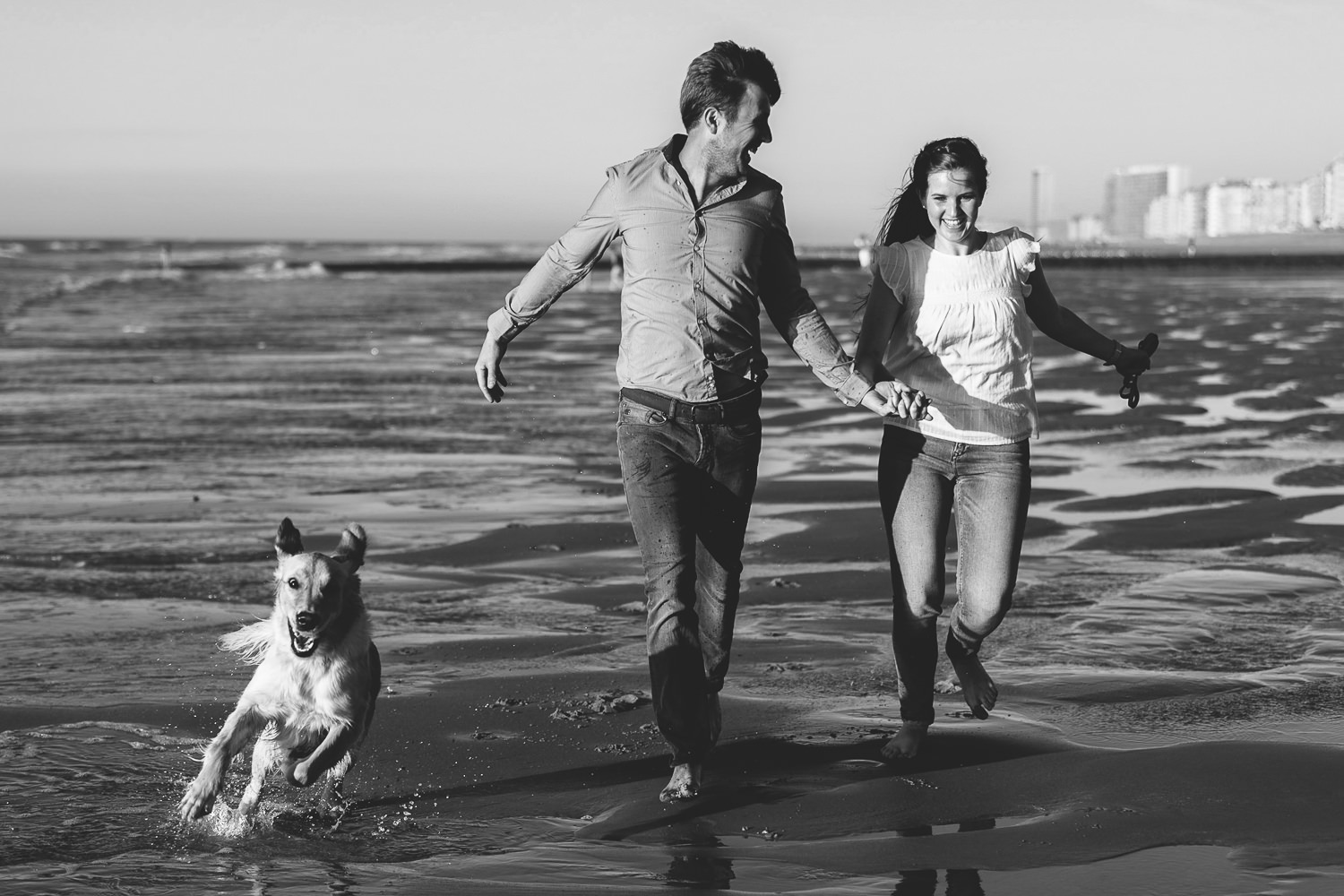 fotoshoot aan zee Oostende belgische kust fotograaf hond strand