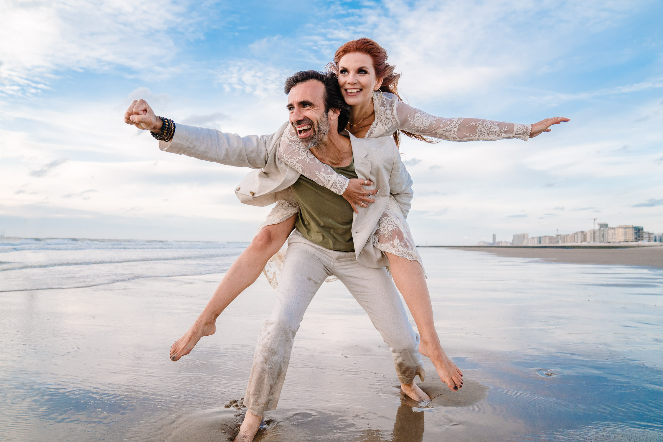 katja retsin jan schepens 20 jaar getrouwd fotoshoot aan zee fotograaf oostende west vlaanderen fotoshoot op het strand 21
